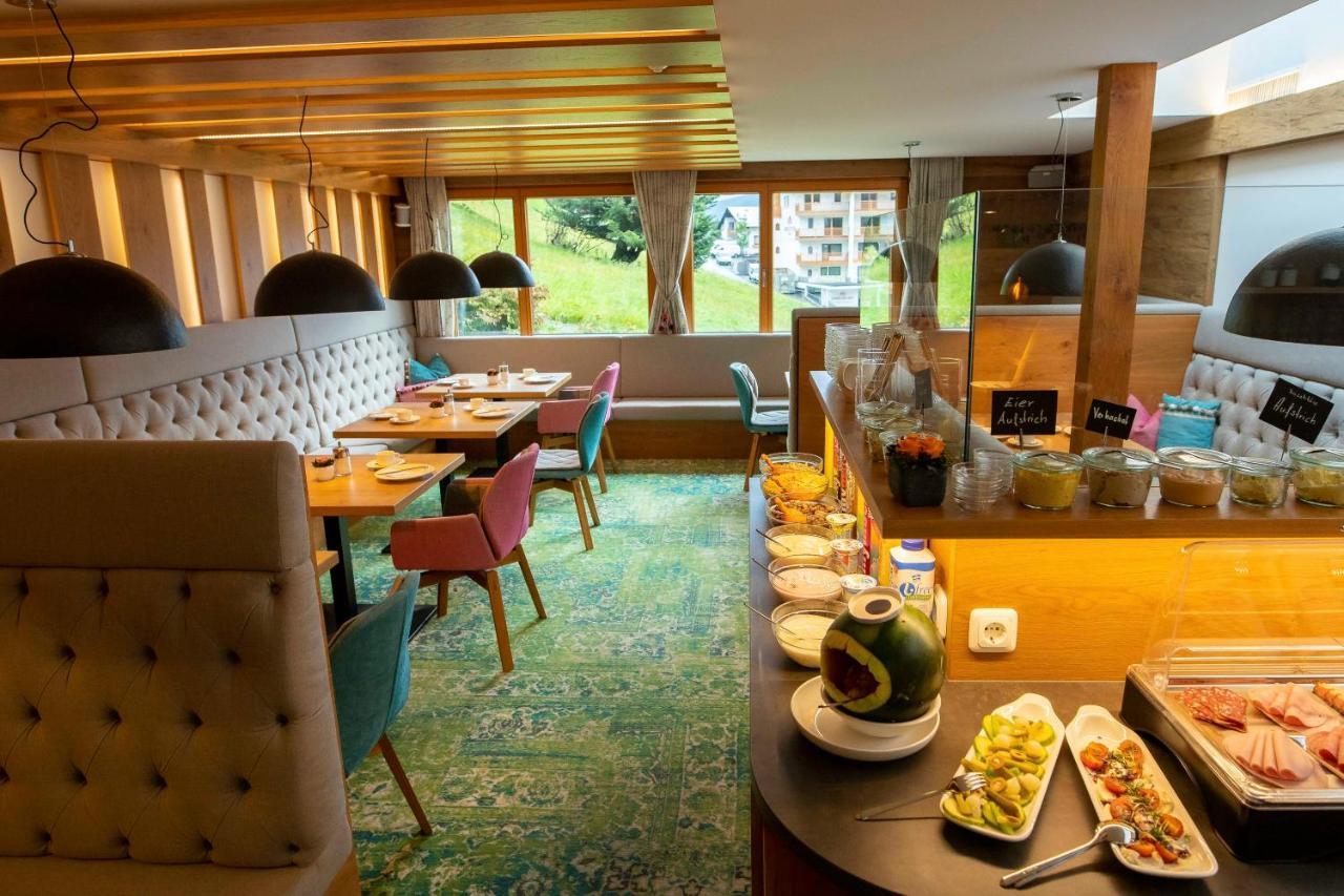 Hotel Lucia Damuels Ngoại thất bức ảnh