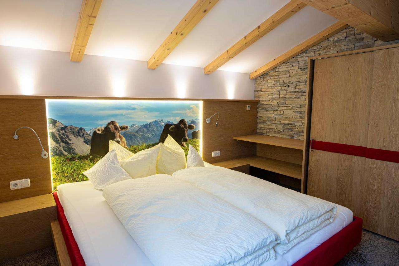 Hotel Lucia Damuels Ngoại thất bức ảnh