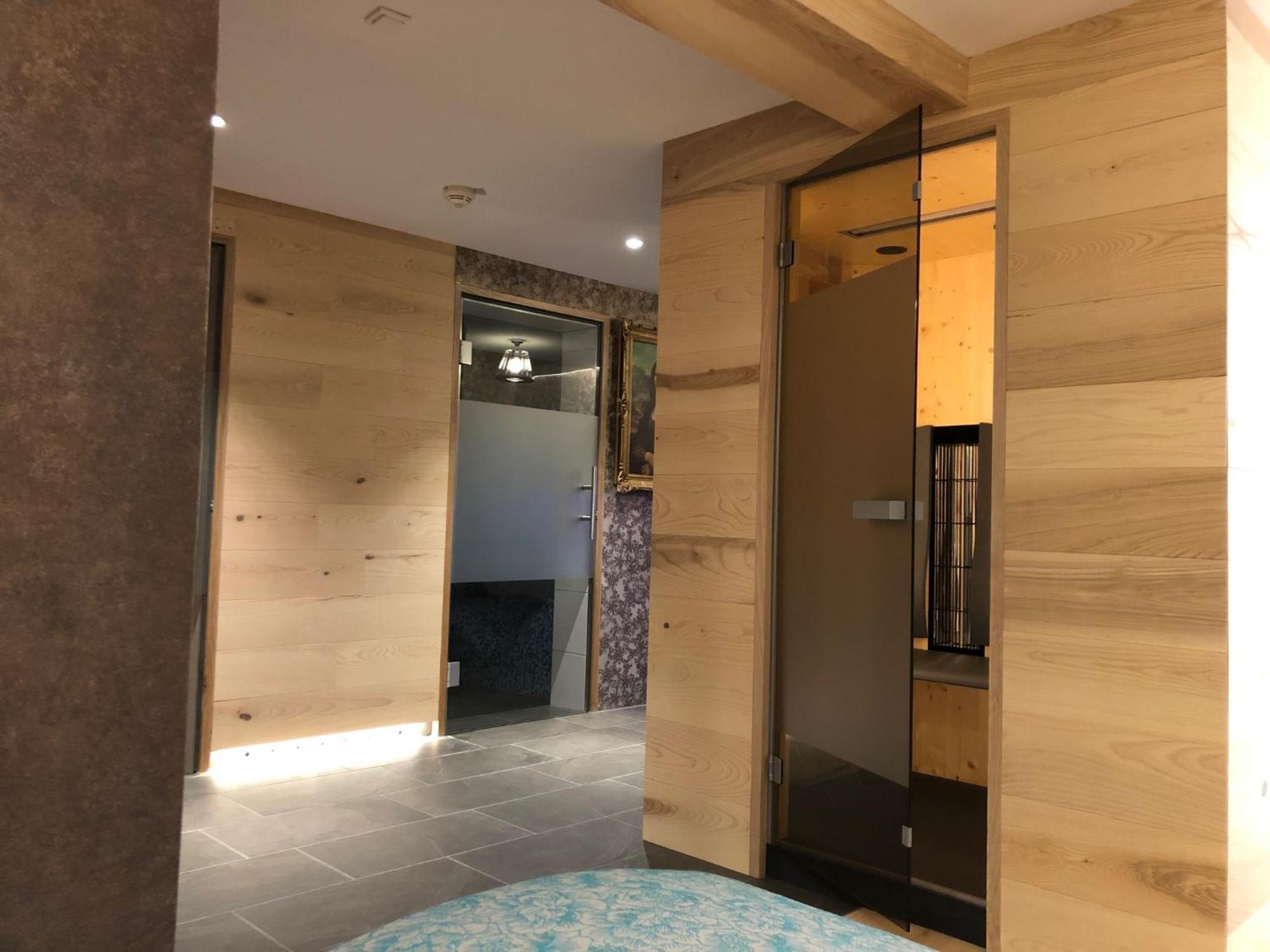 Hotel Lucia Damuels Ngoại thất bức ảnh