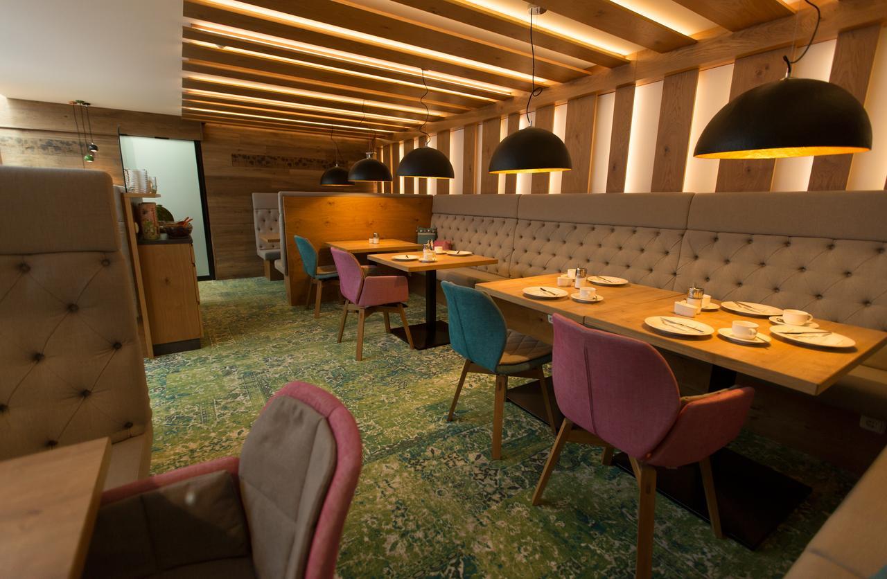 Hotel Lucia Damuels Ngoại thất bức ảnh